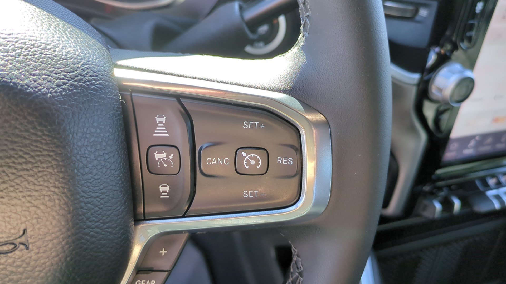 Used 2025 RAM 2500 Laramie AWD/4WD image 18