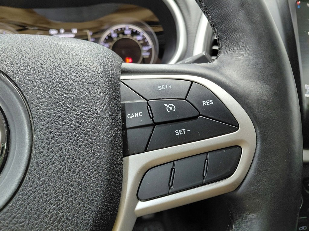 Used 2018 Jeep Cherokee Latitude Plus w/ Cold Weather Group image 36