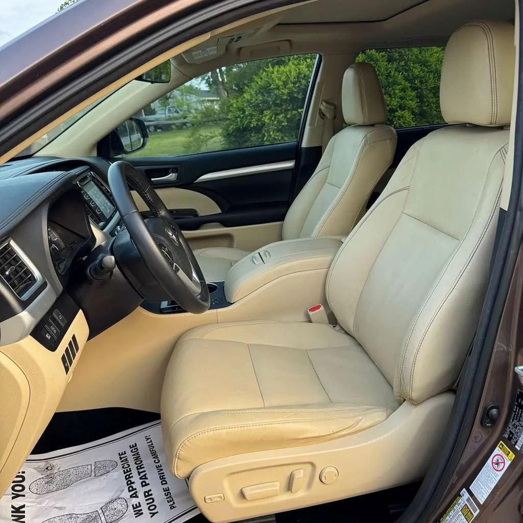 Used 2017 Toyota Highlander XLE FWD image 15