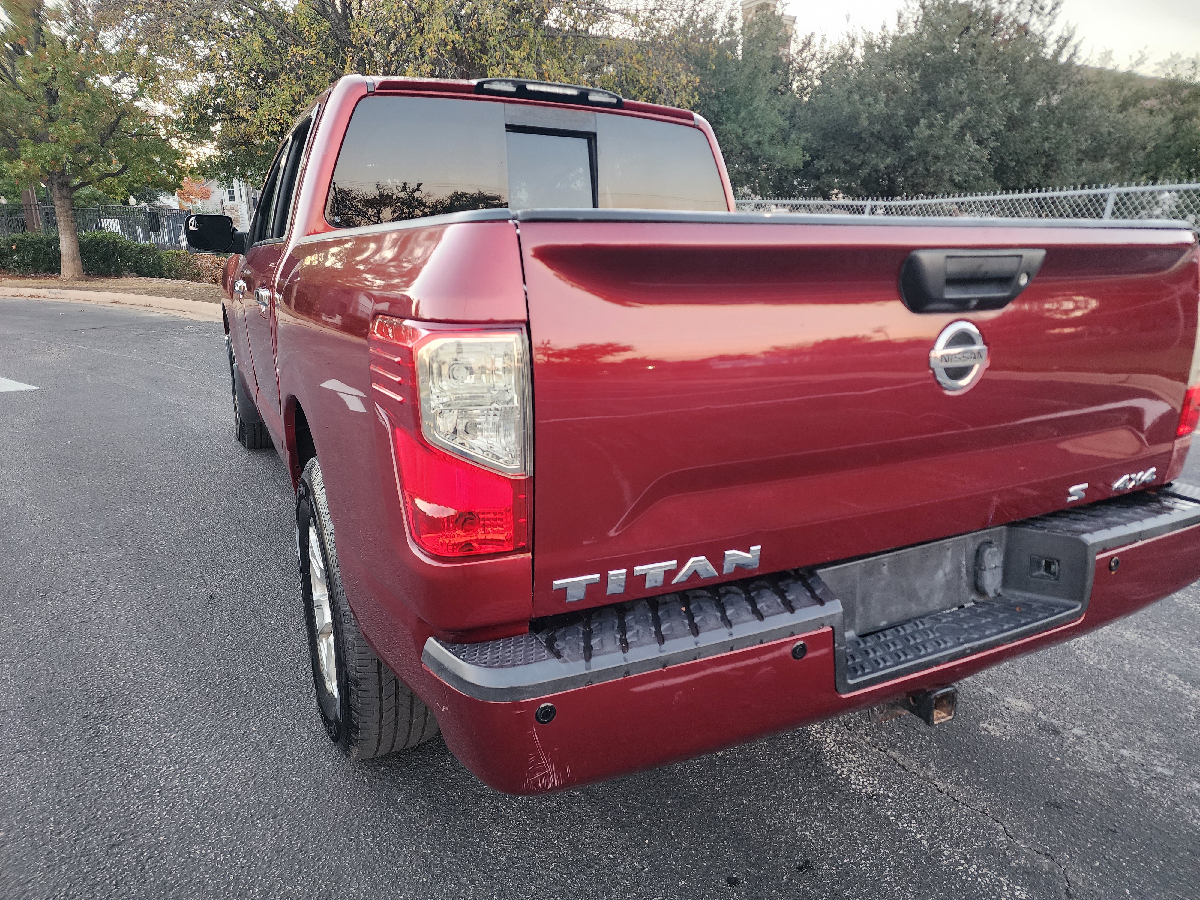 Used 2018 Nissan Titan SV w/ SV Convenience Package AWD/4WD image 5