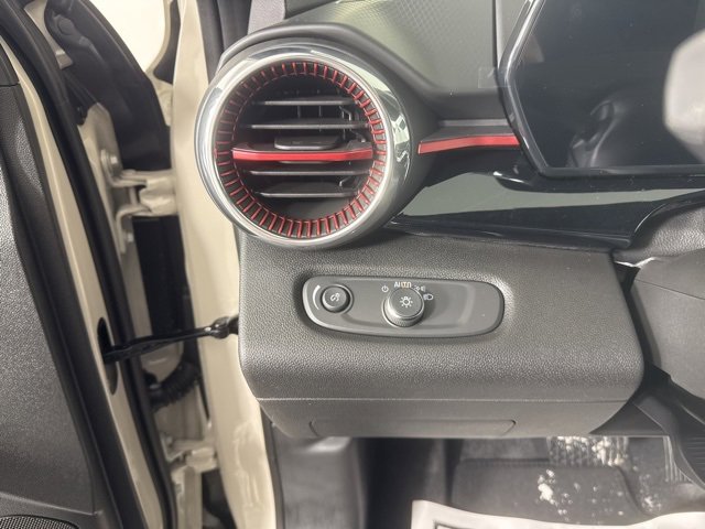 New 2026 Chevrolet Trax RS w/ Sunroof Package image 28