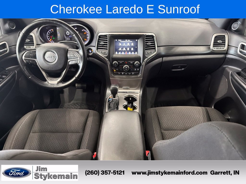 Used 2021 Jeep Grand Cherokee Laredo w/ Security & Convenience Group AWD/4WD image 2