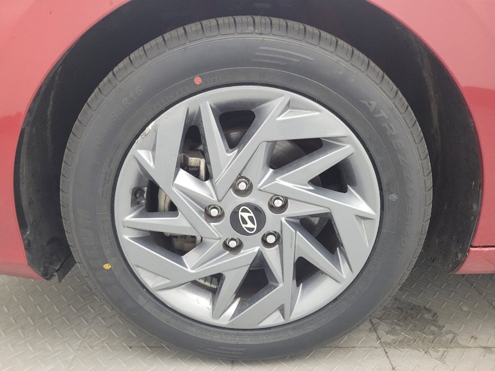 Used 2024 Hyundai Elantra SEL FWD image 31