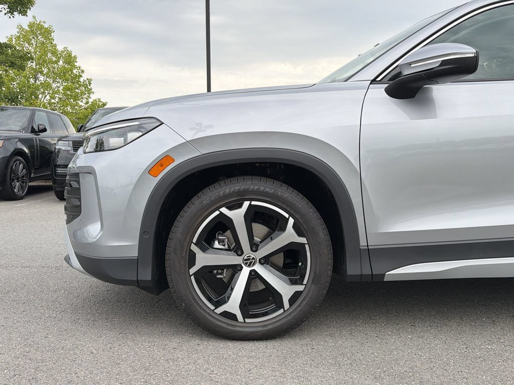 New 2026 Volkswagen Tiguan SE FWD image 9