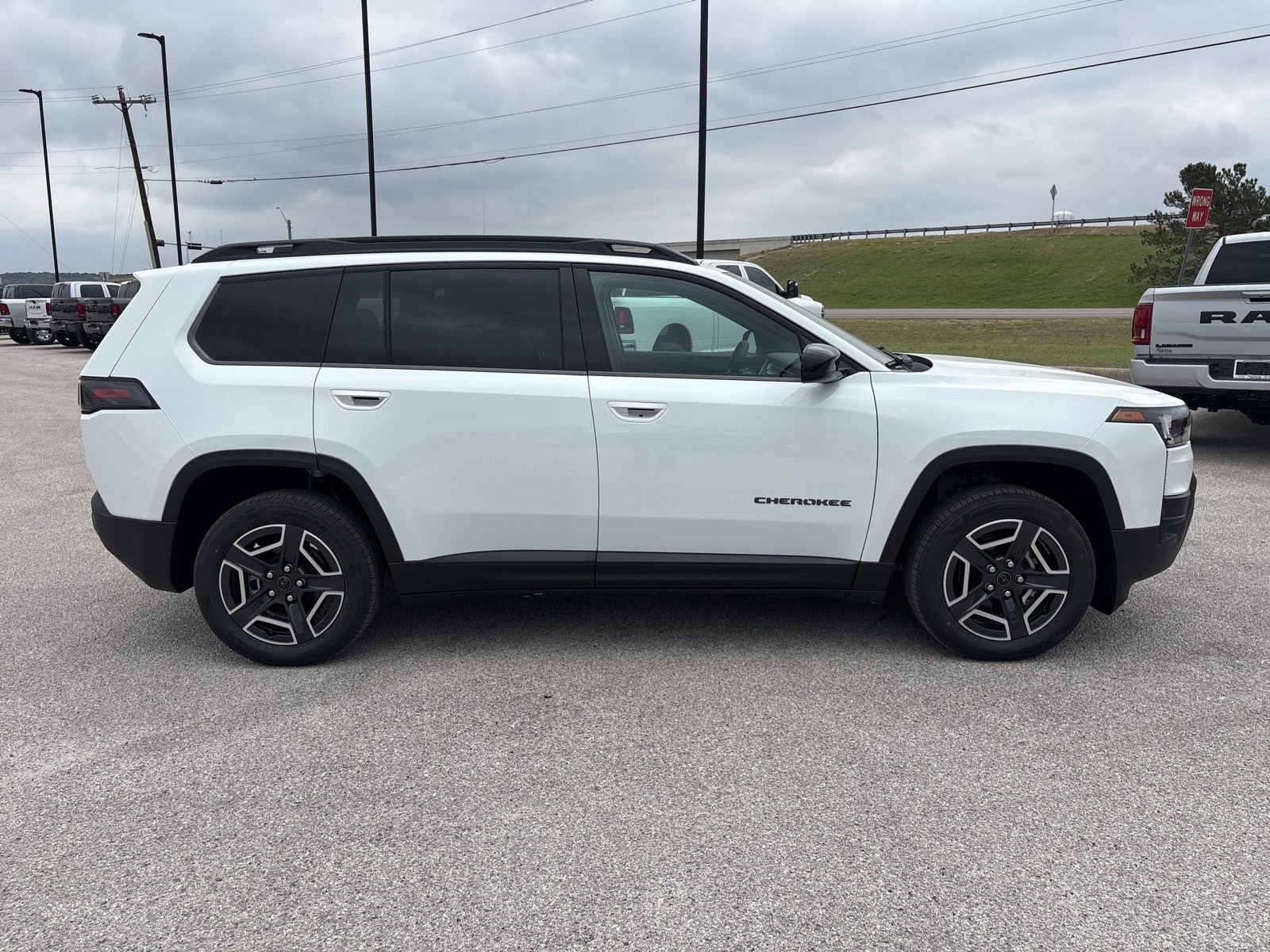 New 2026 Jeep Cherokee Laredo AWD/4WD image 7