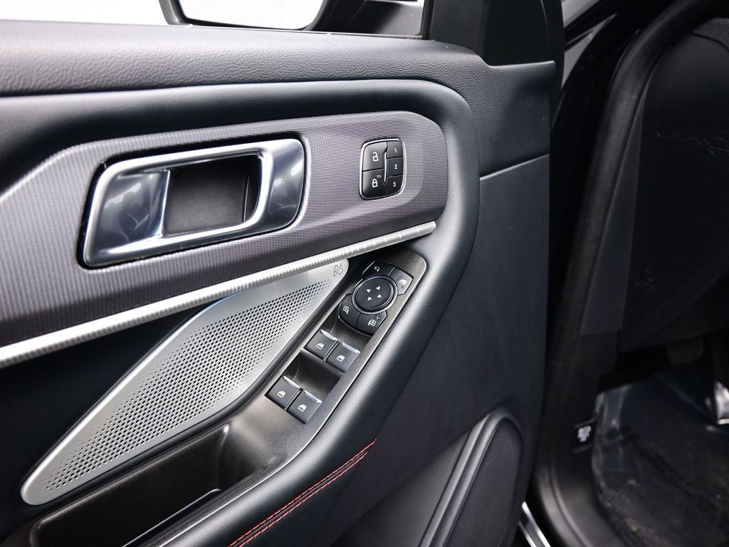 Used 2025 Ford Explorer ST image 10