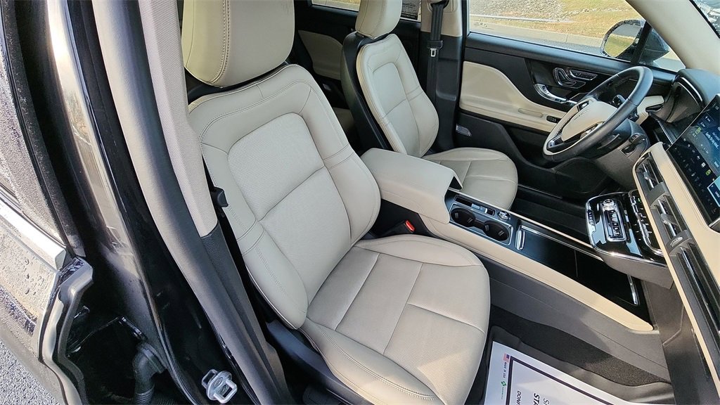 Used 2025 Lincoln Corsair FWD w/ Equipment Group 101A image 29