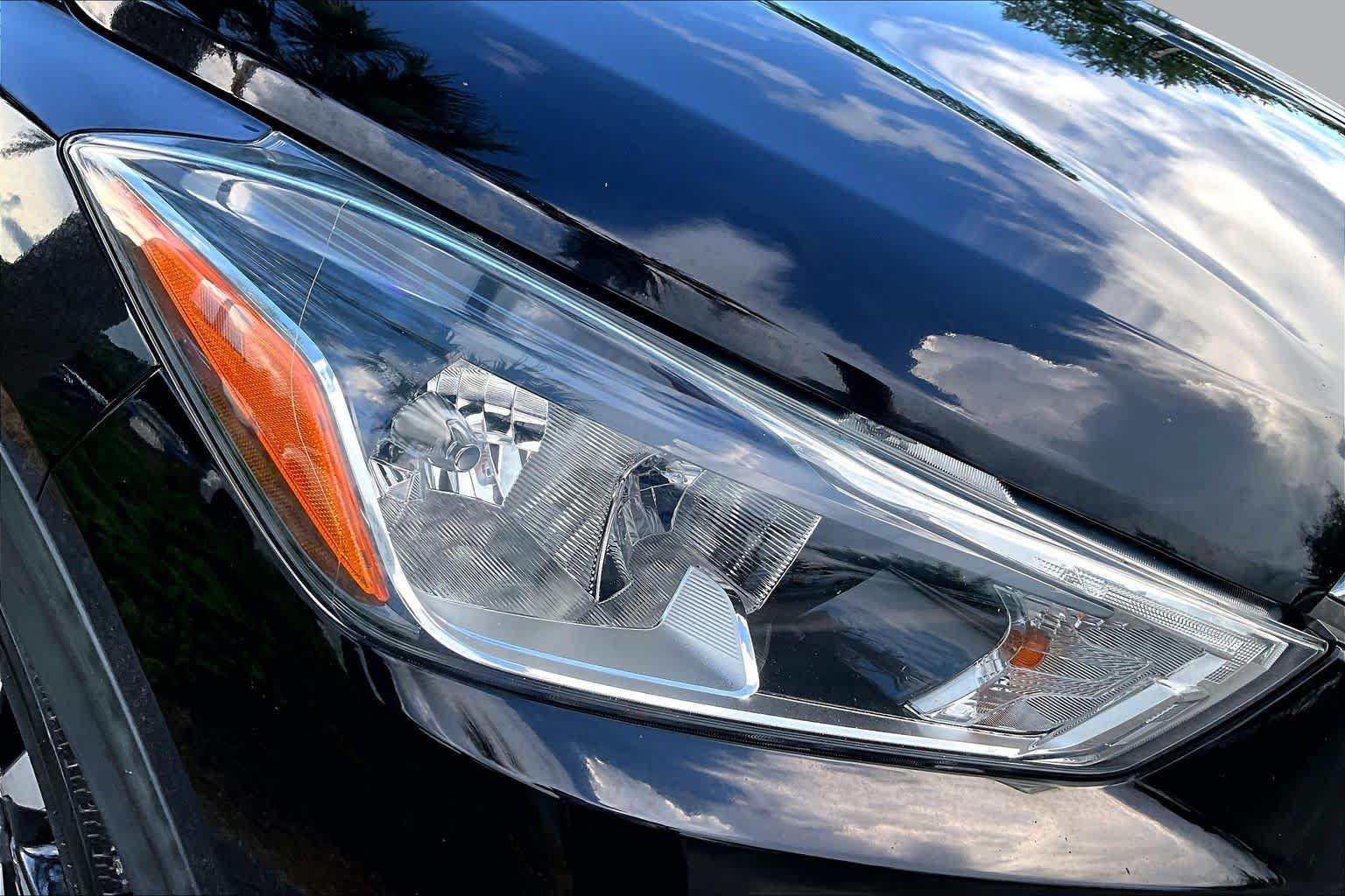 Used 2018 Nissan Kicks SV FWD image 30