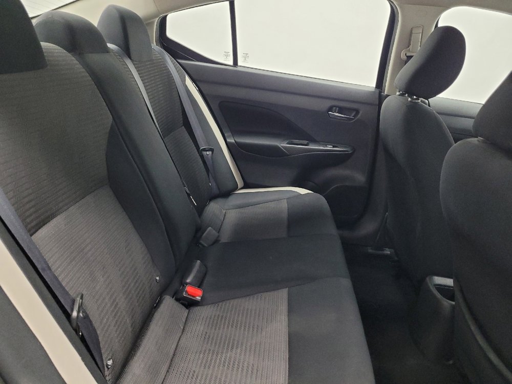 Used 2022 Nissan Versa SV FWD image 19