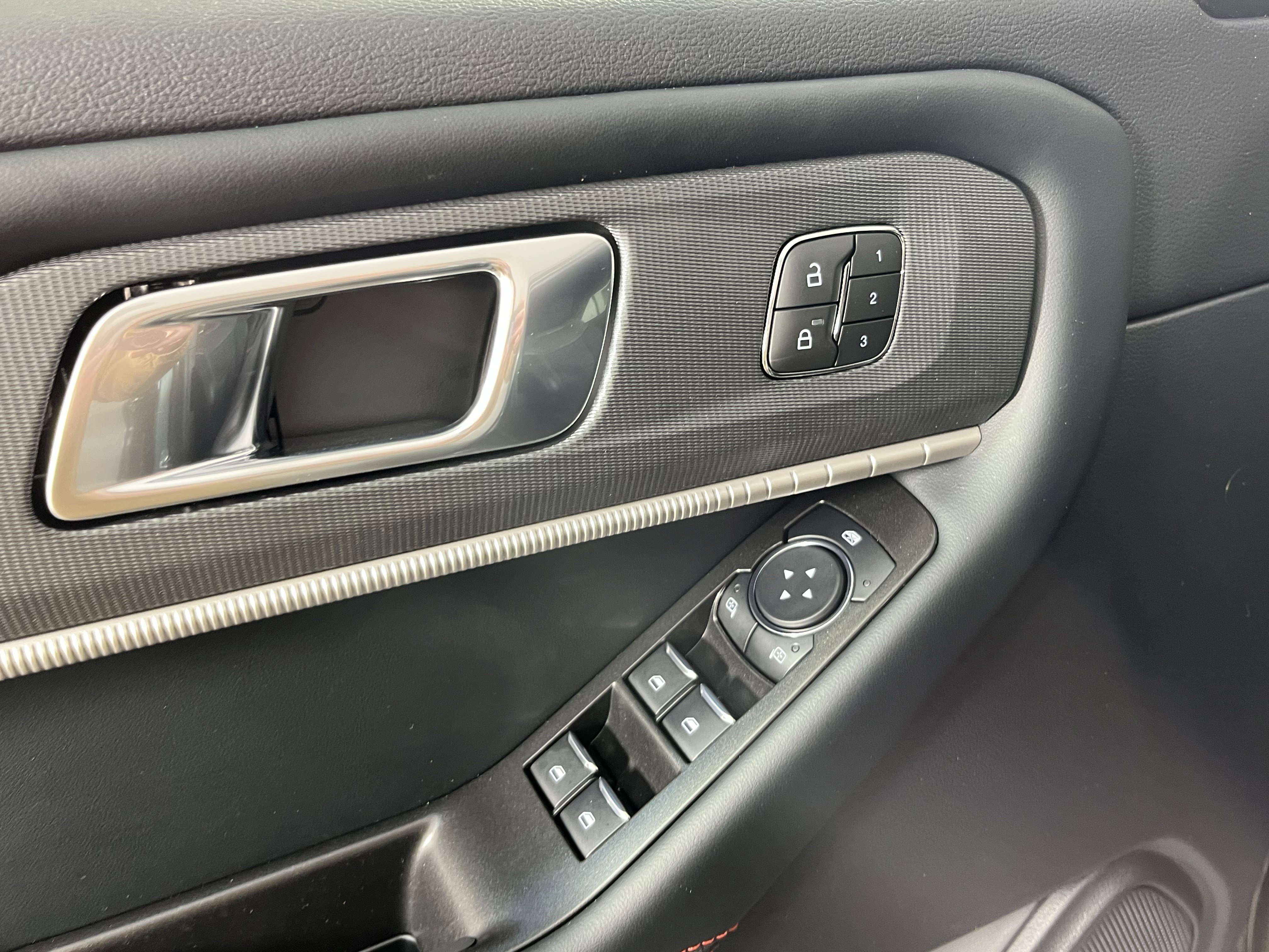 New 2026 Ford Explorer ST-Line w/ ST-Line Street Pack image 18