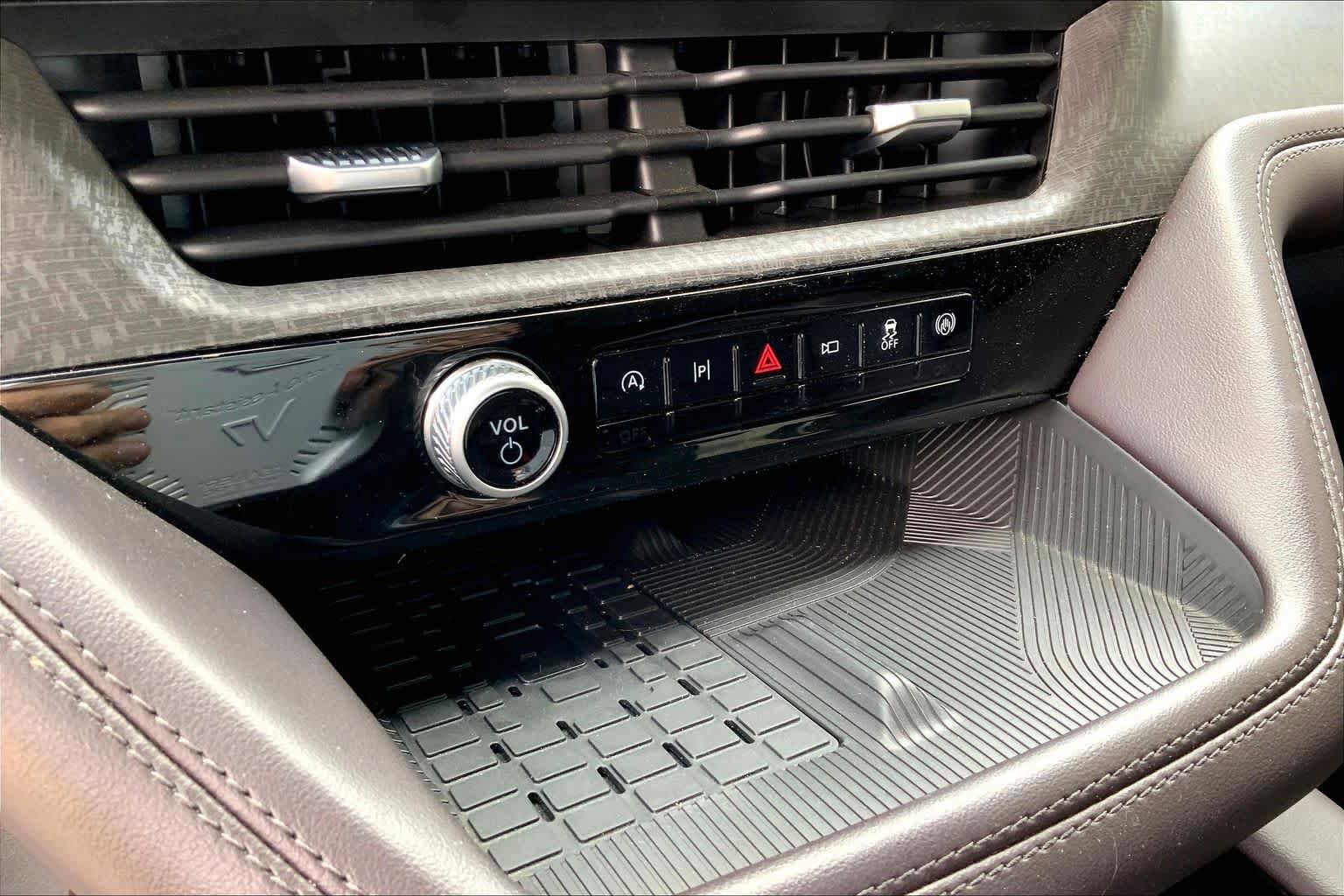 Used 2025 Ford Explorer Platinum w/ Ultimate Package AWD/4WD image 31