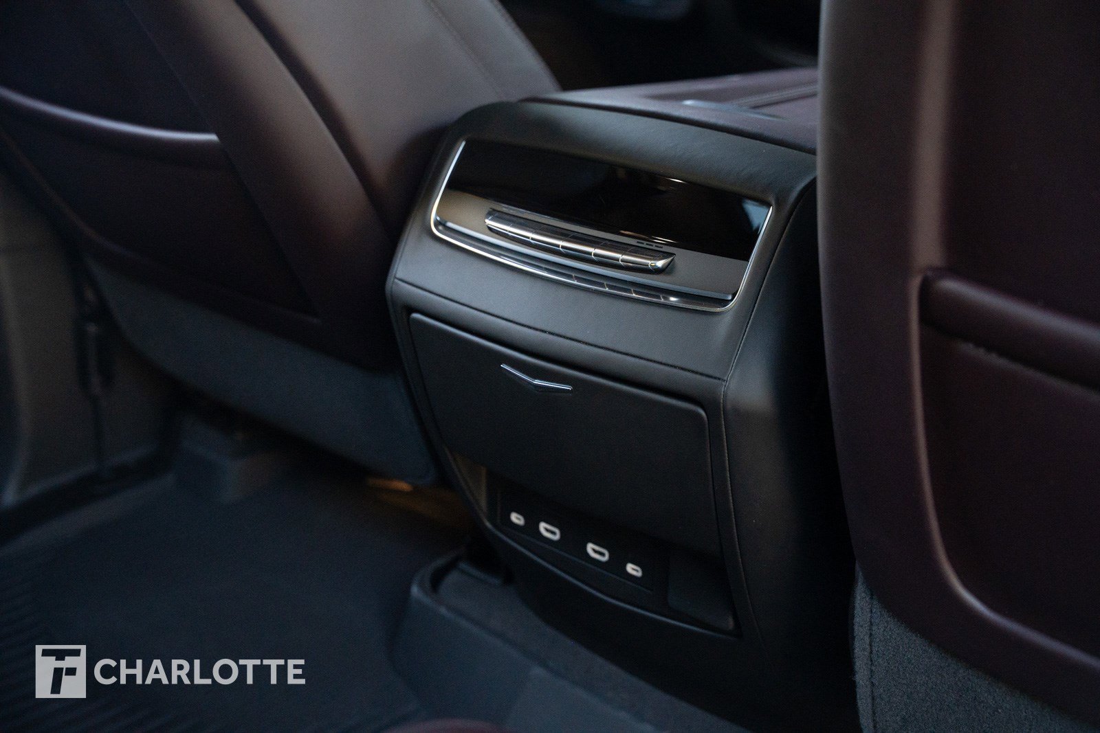 Used 2023 Cadillac Escalade V w/ LPO, ONYX Package image 34