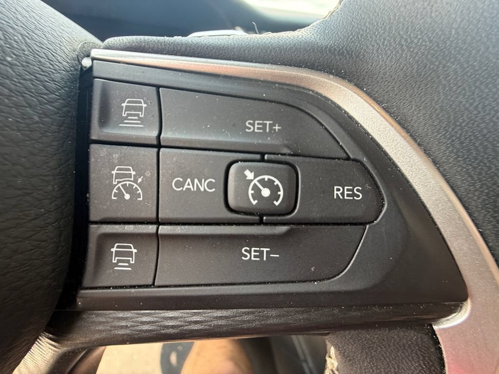 Used 2024 Jeep Grand Cherokee Altitude AWD/4WD image 17
