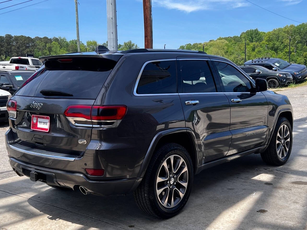 Used 2017 Jeep Grand Cherokee Overland w/ Jeep Active Safety Group AWD/4WD image 9