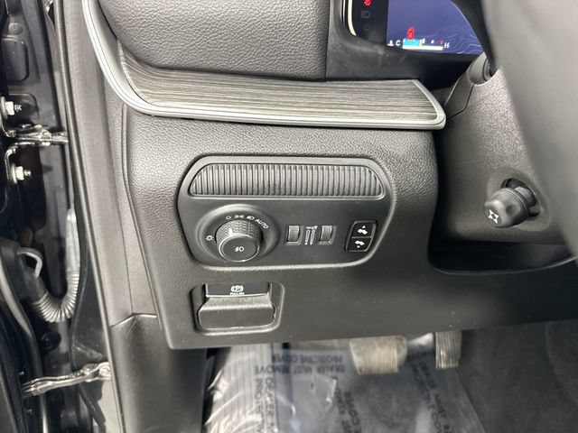 Used 2024 Jeep Wagoneer L Series II w/ Flexible Seating Group AWD/4WD image 14