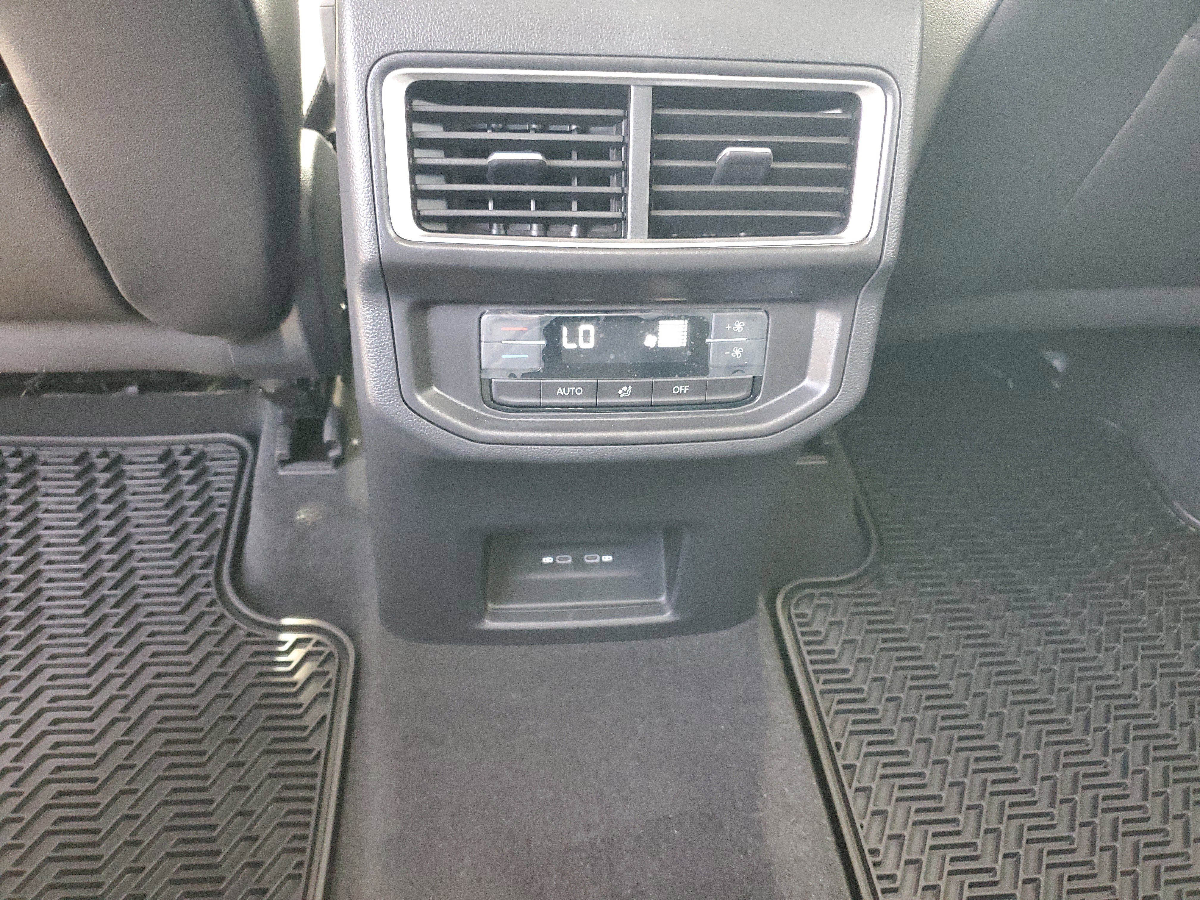 New 2026 Volkswagen Atlas SE image 11