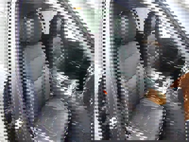 Used 2014 Mercedes-Benz GL 550 GL 550 4MATIC w/ Driver Assistance Package image 24