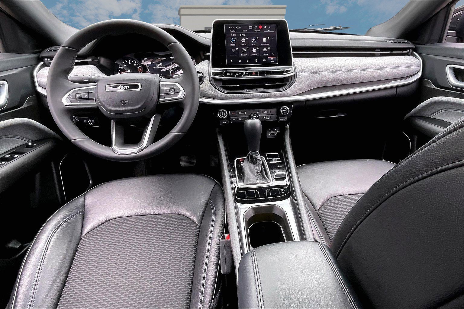 Certified 2025 Jeep Compass Latitude image 15