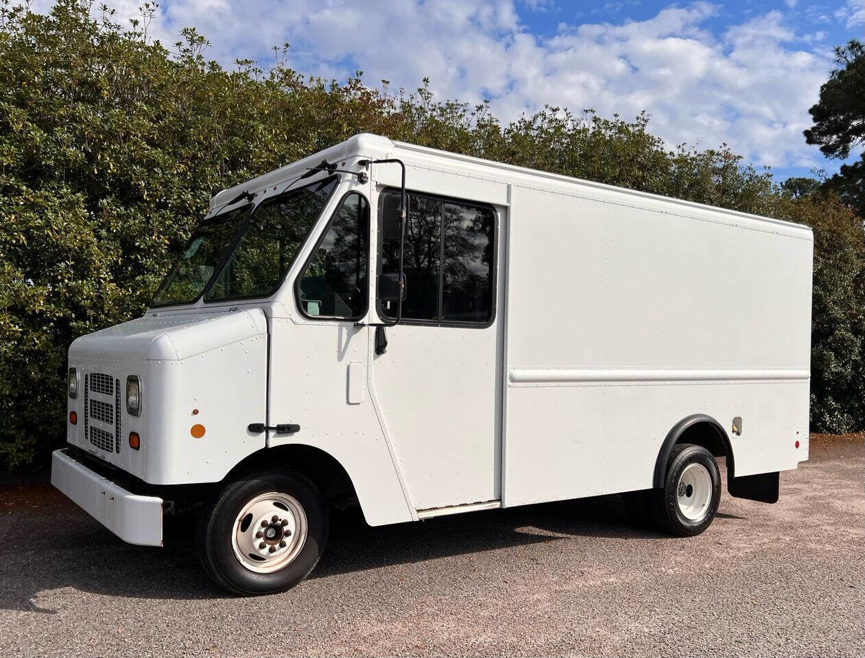 Used 2014 Ford E-350 and Econoline 350 Super Duty w/ A/C Prep Package image 3