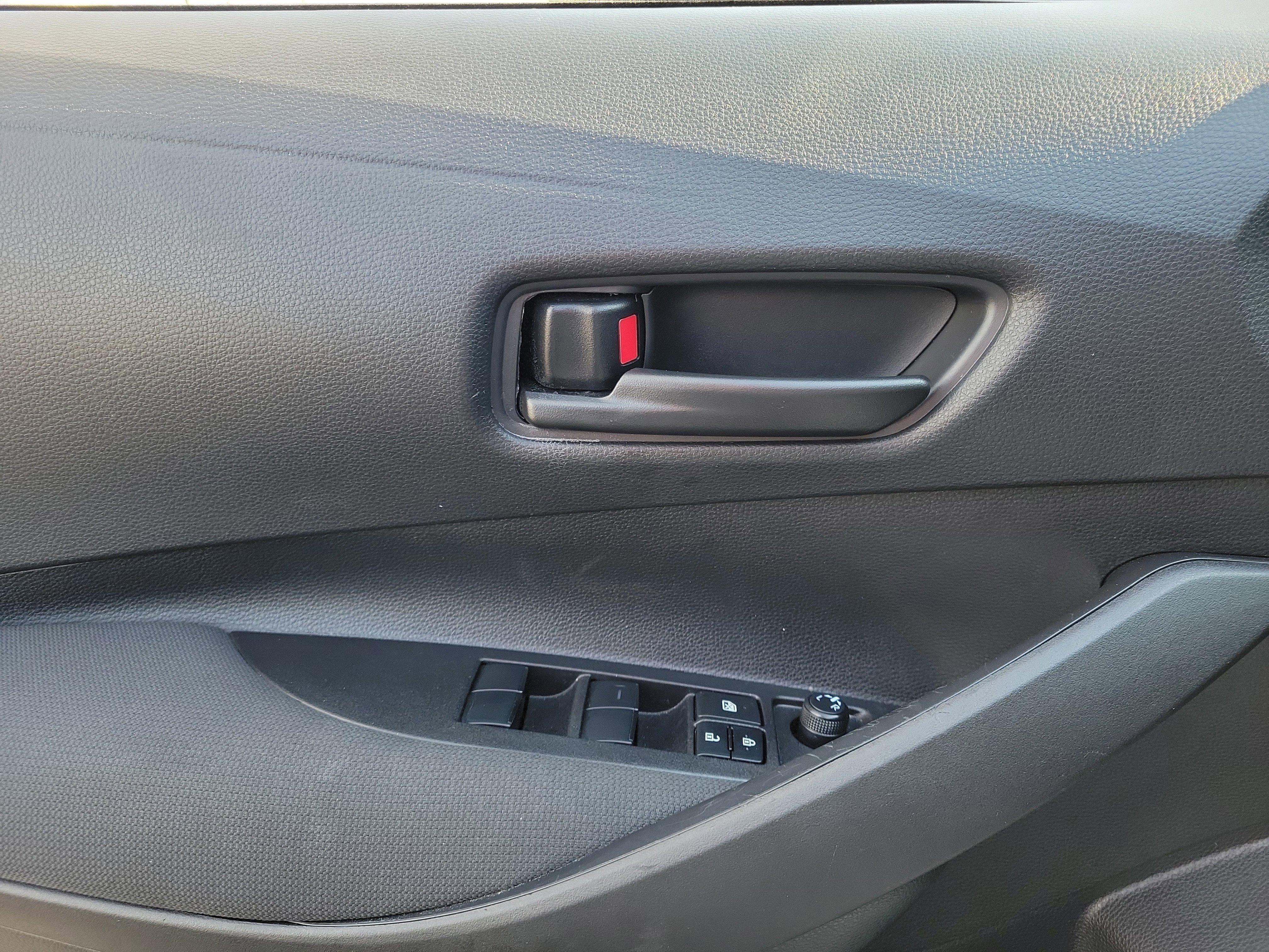 Used 2025 Toyota Corolla LE image 17