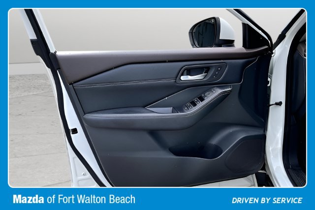Used 2022 Nissan Rogue SL FWD image 17