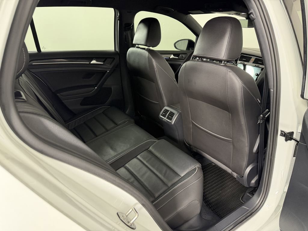 Used 2018 Volkswagen Golf 4-Door AWD/4WD image 16