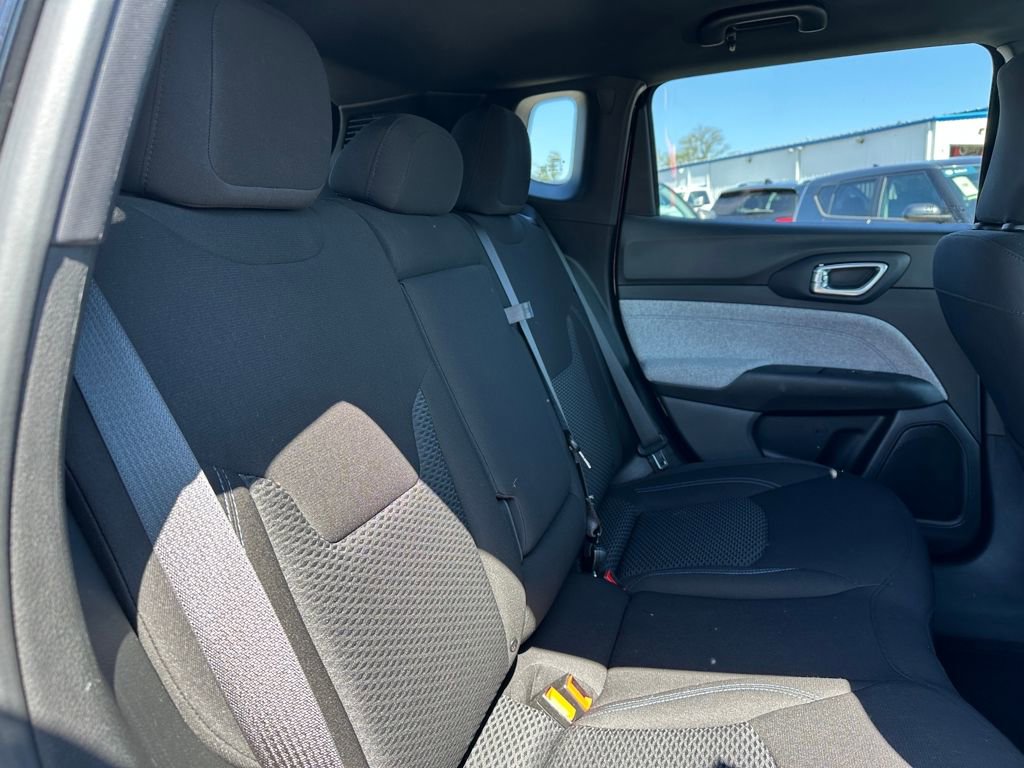Used 2023 Jeep Compass Sport image 15