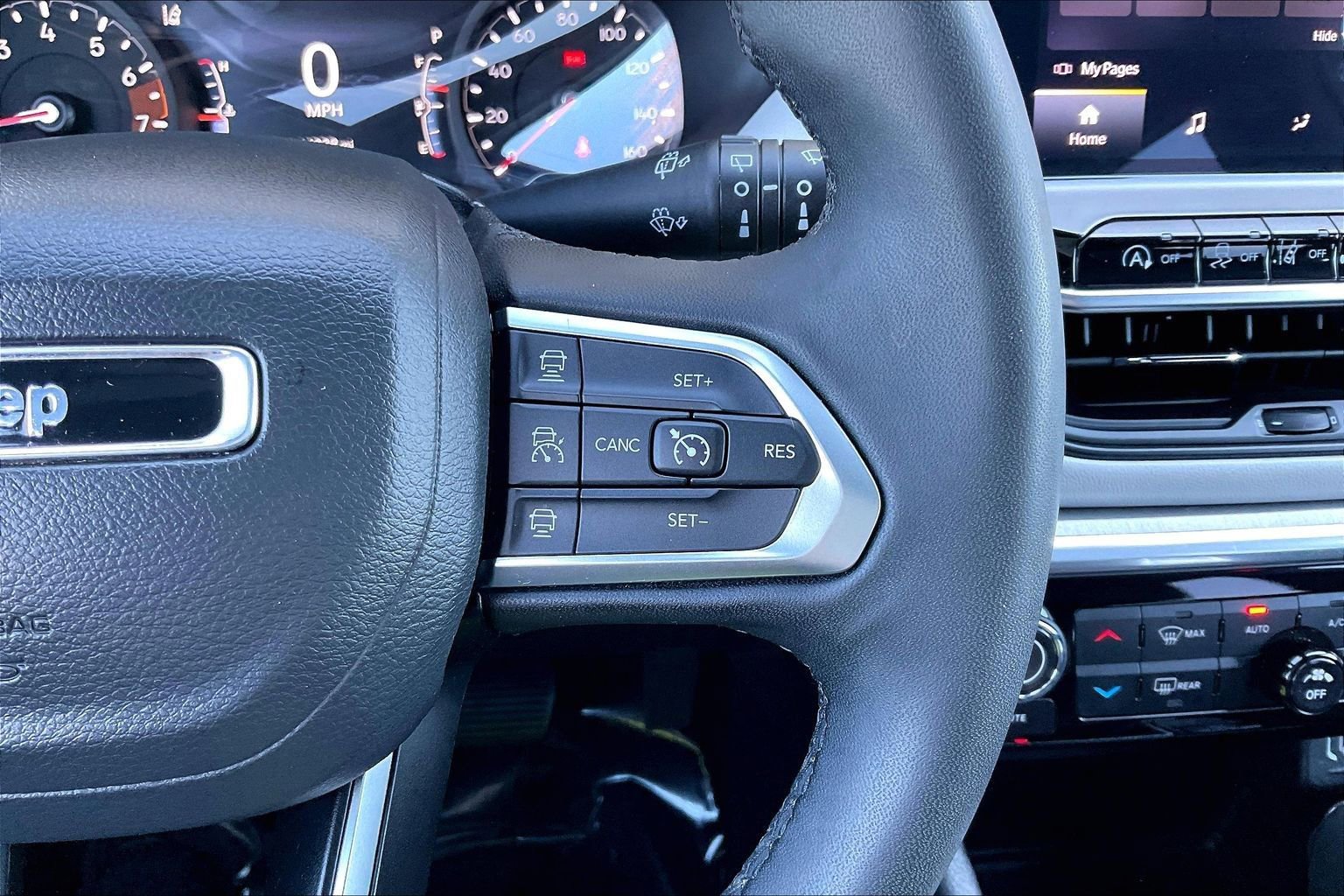 Used 2024 Jeep Compass Limited image 11