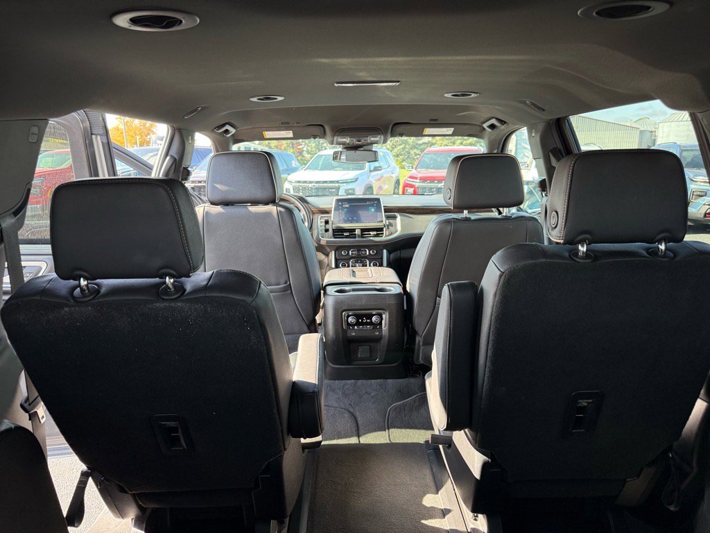 Used 2023 Chevrolet Suburban Premier image 14