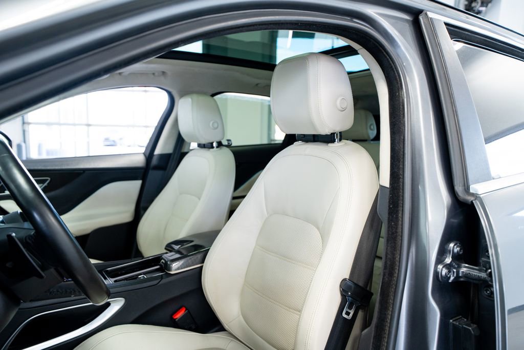 Used 2019 Jaguar F-PACE Prestige AWD/4WD image 29