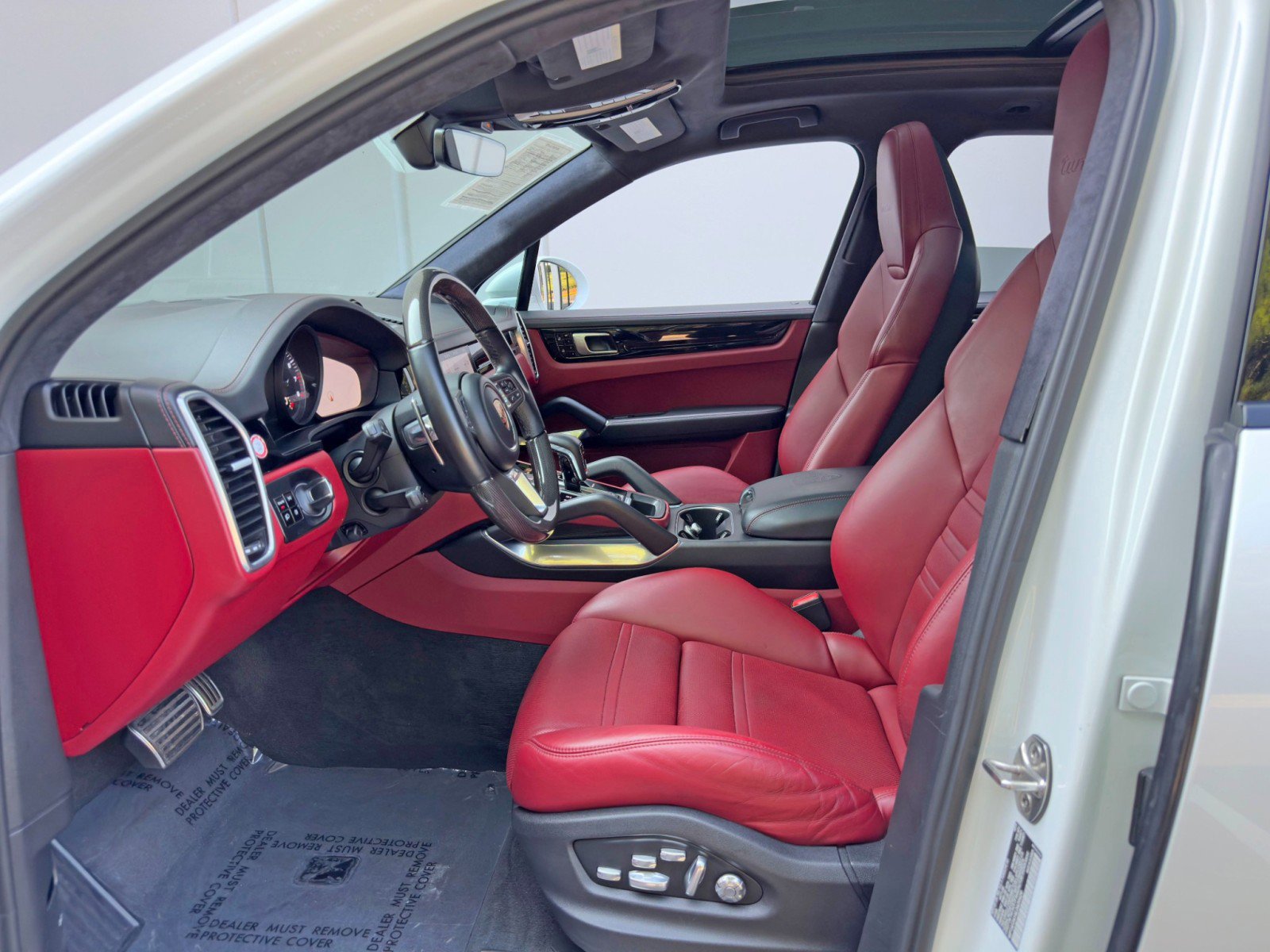 Used 2020 Porsche Cayenne Turbo image 17