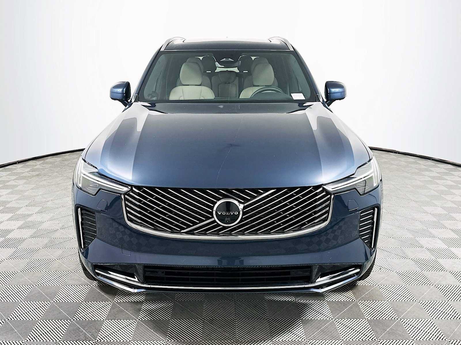 New 2026 Volvo XC90 B6 Plus w/ Protection Package Premier AWD/4WD image 2