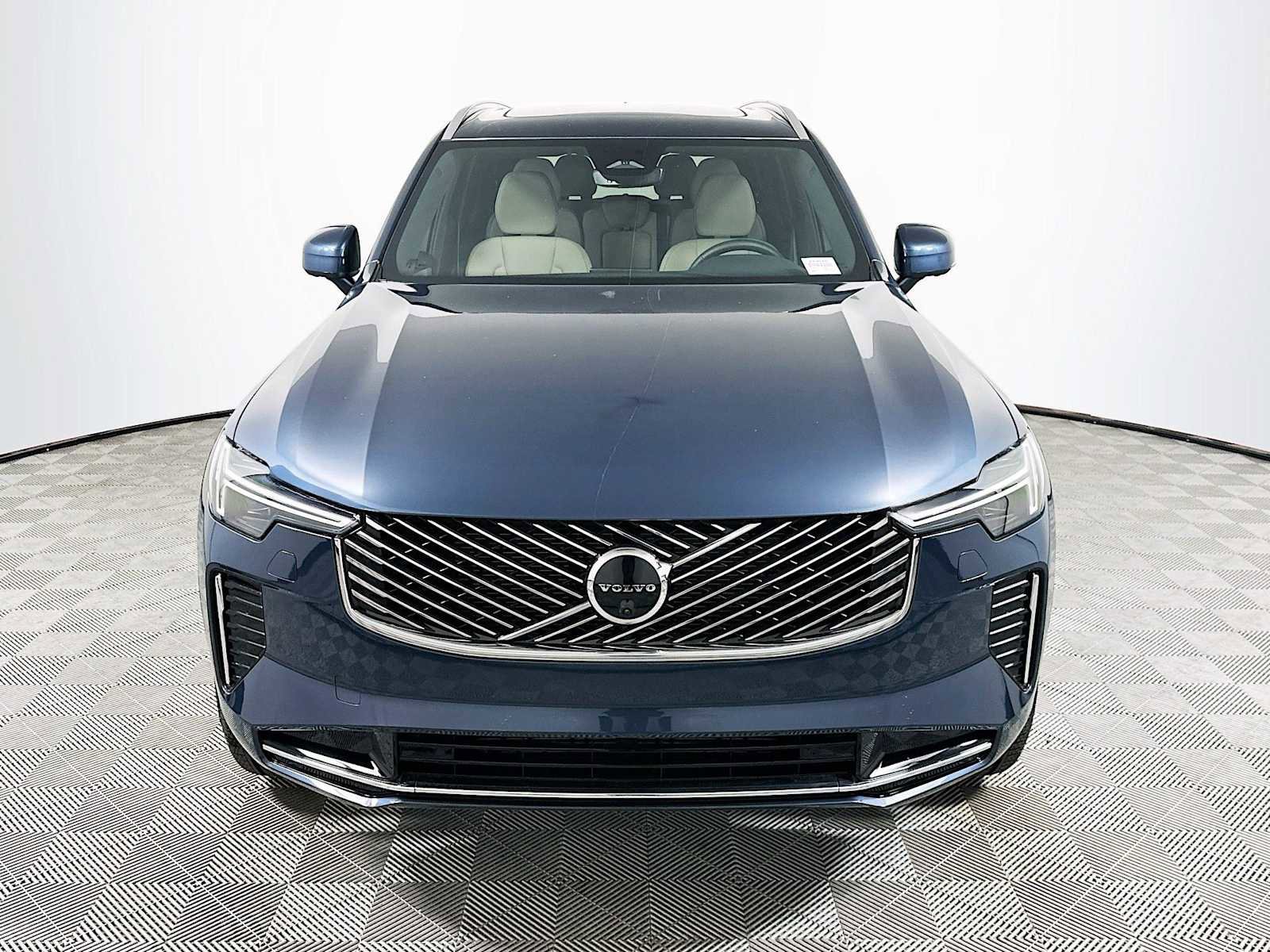 New 2026 Volvo XC90 B6 Plus w/ Protection Package Premier image 2