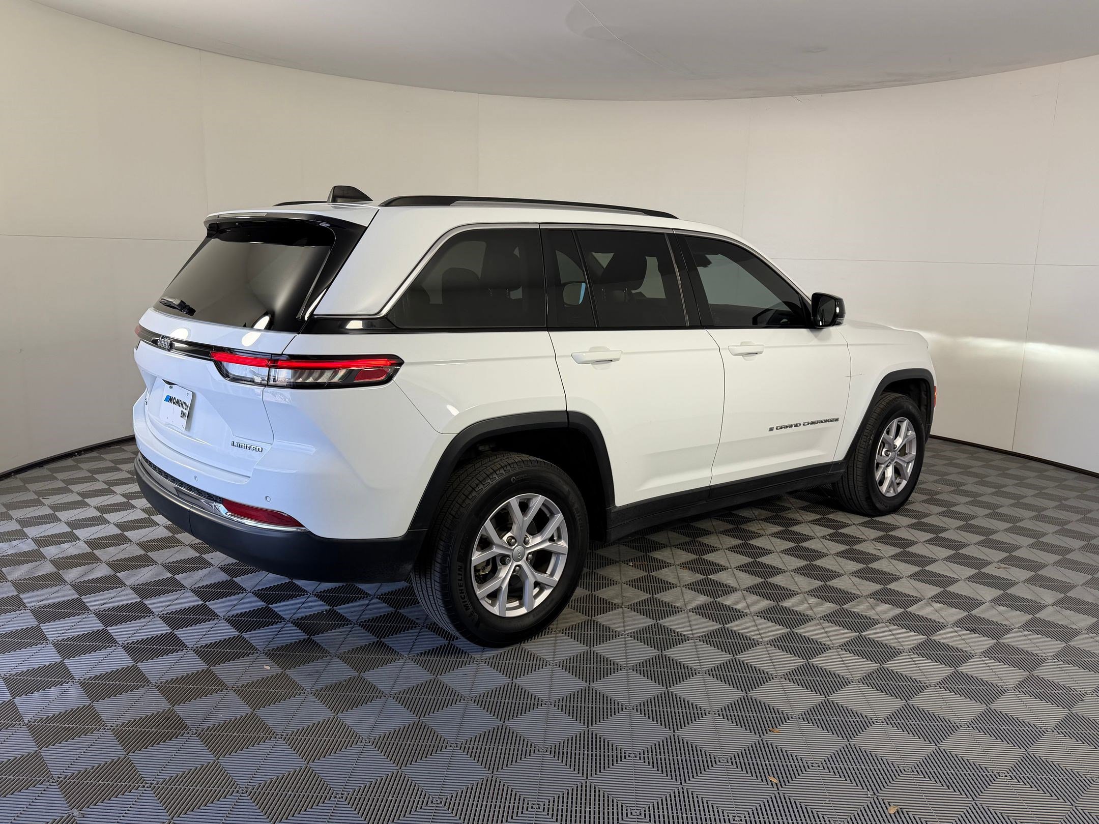 Used 2022 Jeep Grand Cherokee Limited image 9