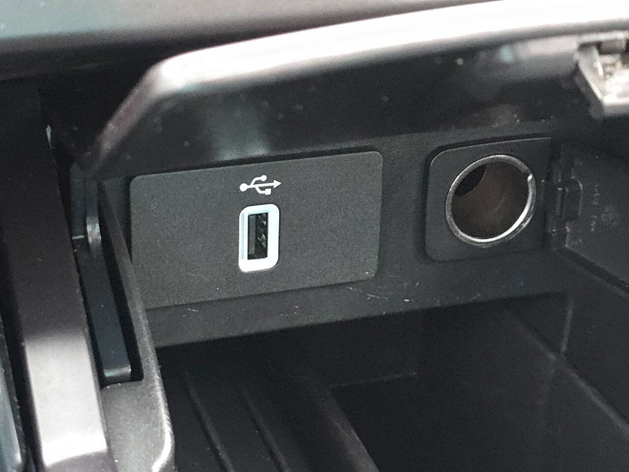 Used 2017 Ford Explorer XLT w/ Equipment Group 201A image 19