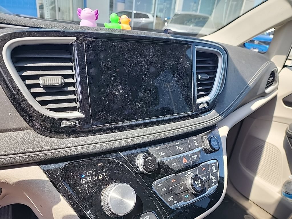 Used 2022 Chrysler Pacifica Touring-L FWD image 19