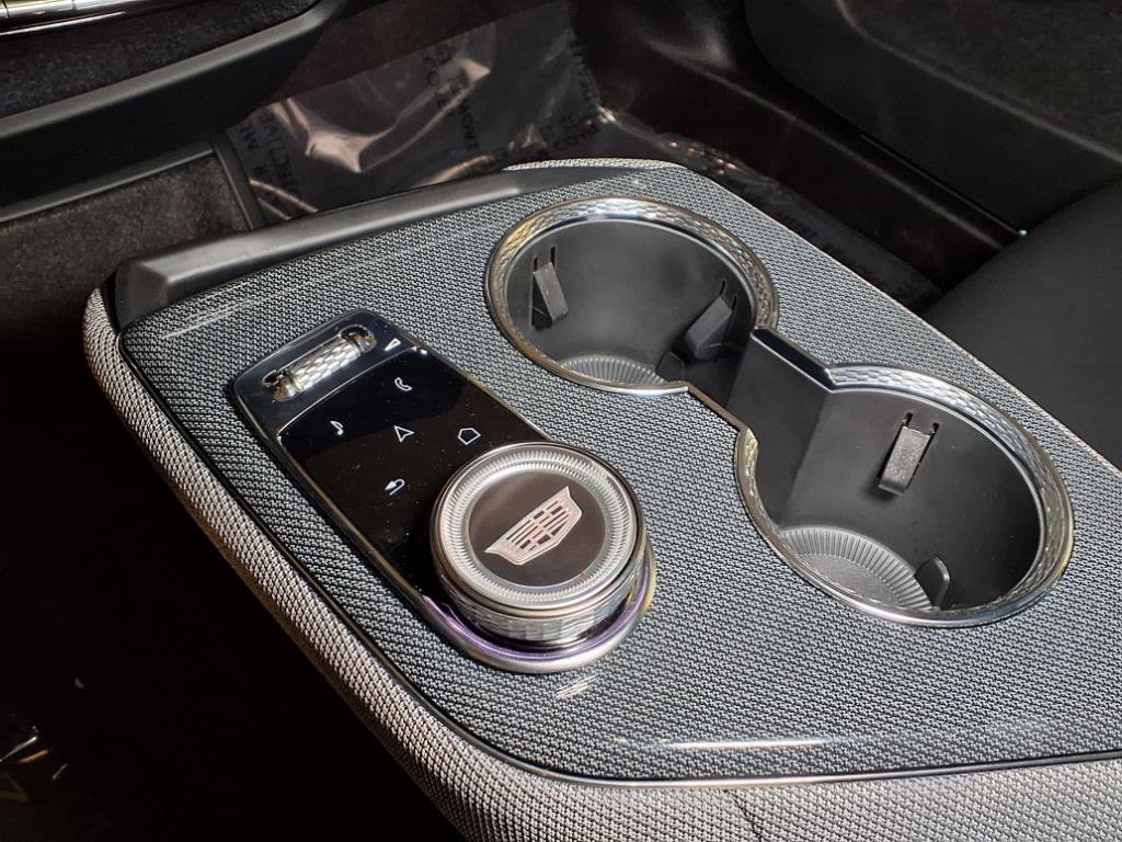 Used 2025 Cadillac Optiq Sport 1 w/ LPO, ONYX Package image 7