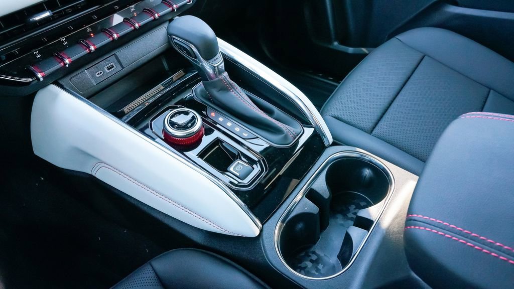 Used 2024 GMC Canyon AT4X w/ AT4X AEV Edition image 31