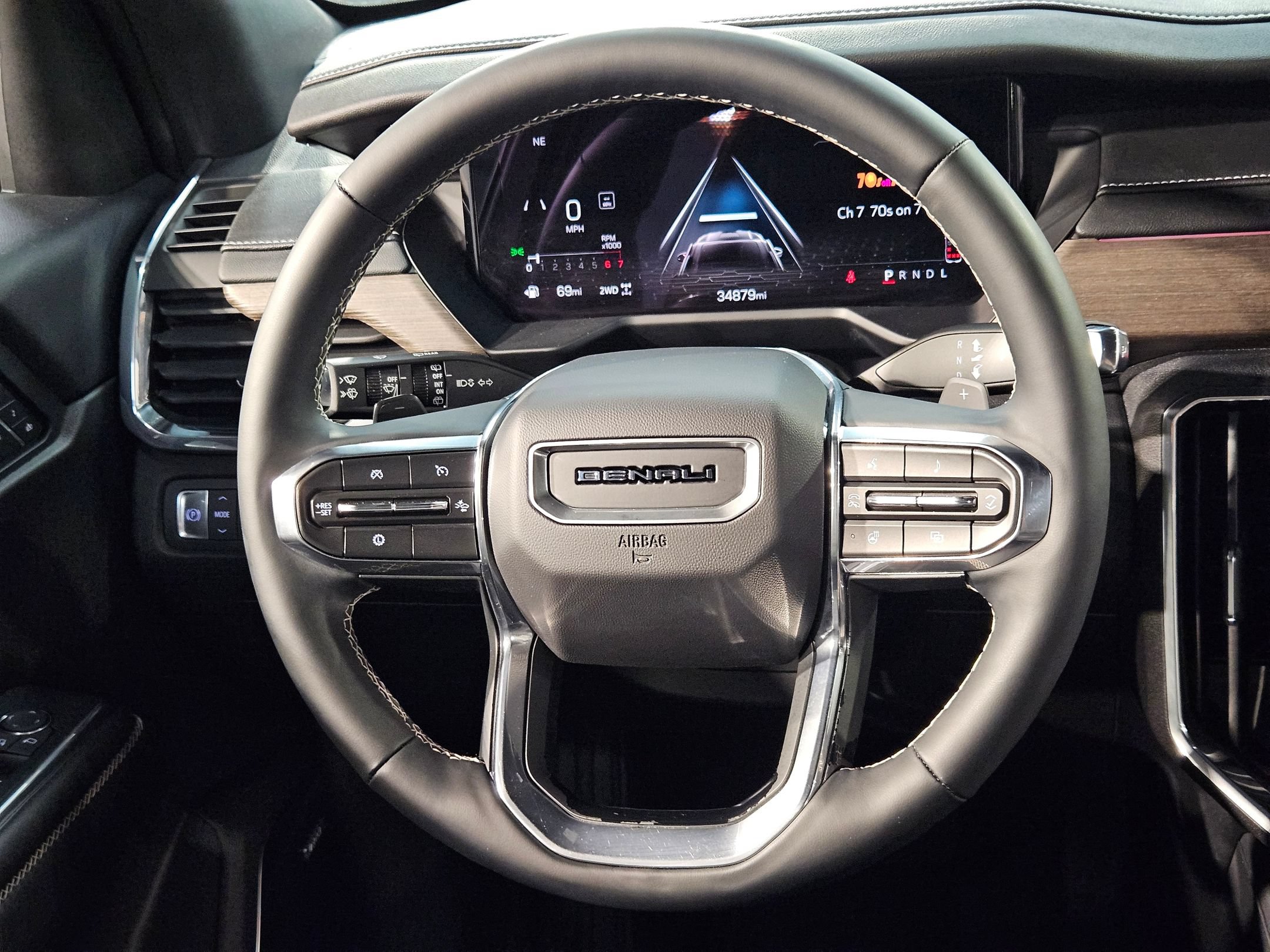 Used 2024 GMC Acadia Denali AWD/4WD image 27