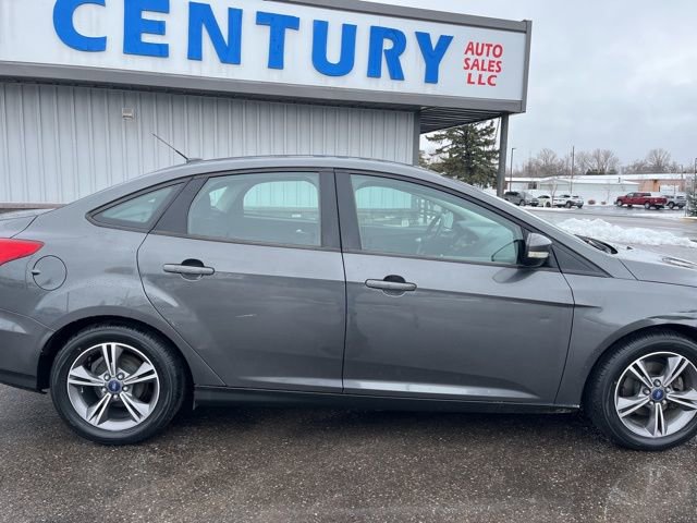 Used 2018 Ford Focus SE w/ SE Appearance Package FWD image 19