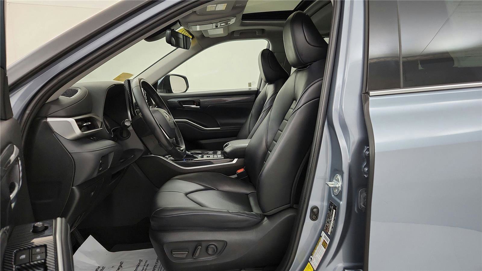 Certified 2022 Toyota Highlander XLE image 38