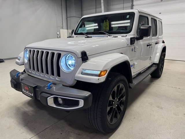 Used 2023 Jeep Wrangler Unlimited Sahara w/ Cold Weather Group AWD/4WD image 3