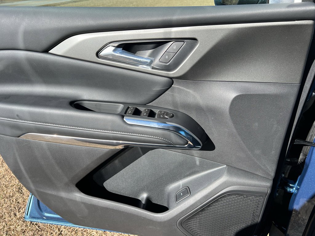 New 2026 Chevrolet Traverse LT w/ Midnight/Sport Edition image 16