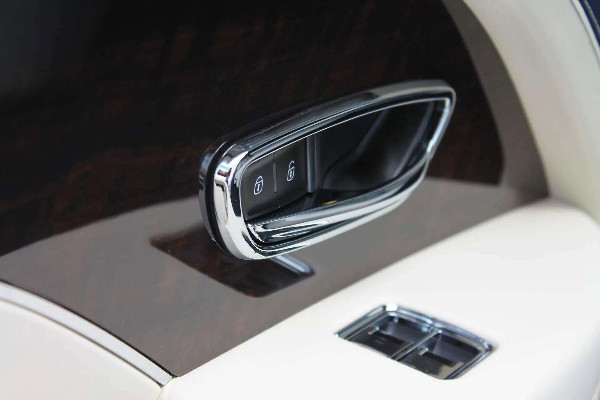 Used 2024 Bentley Bentayga Extended Wheelbase image 64