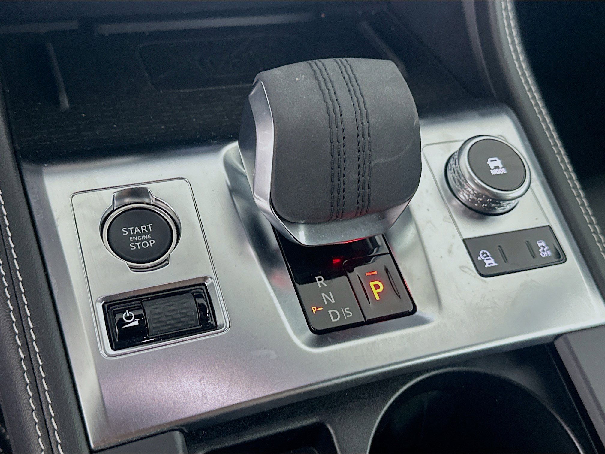 Used 2025 Jaguar F-PACE R-Dynamic S image 25