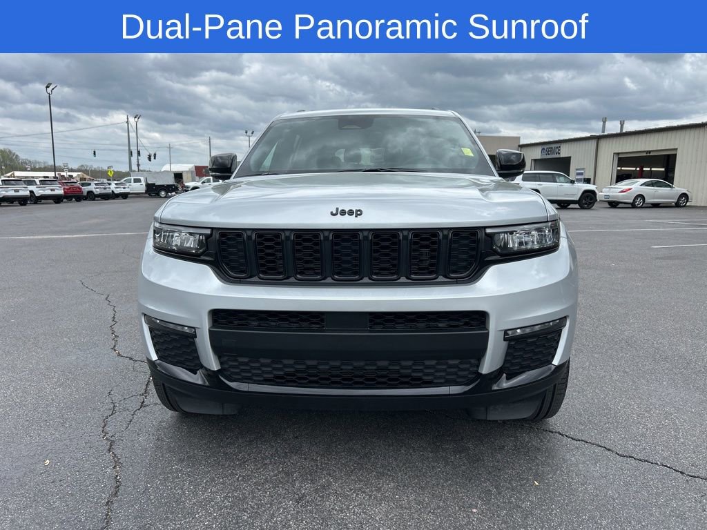 Used 2025 Jeep Grand Cherokee L Limited w/ Black Appearance Package AWD/4WD image 9