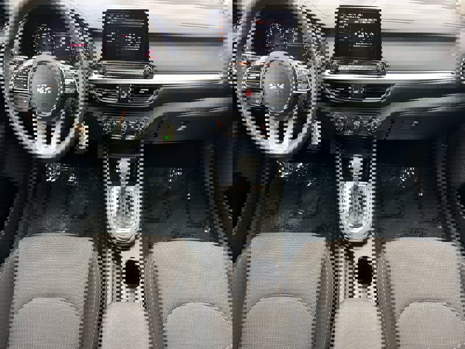 Used 2023 Kia Forte LXS image 3