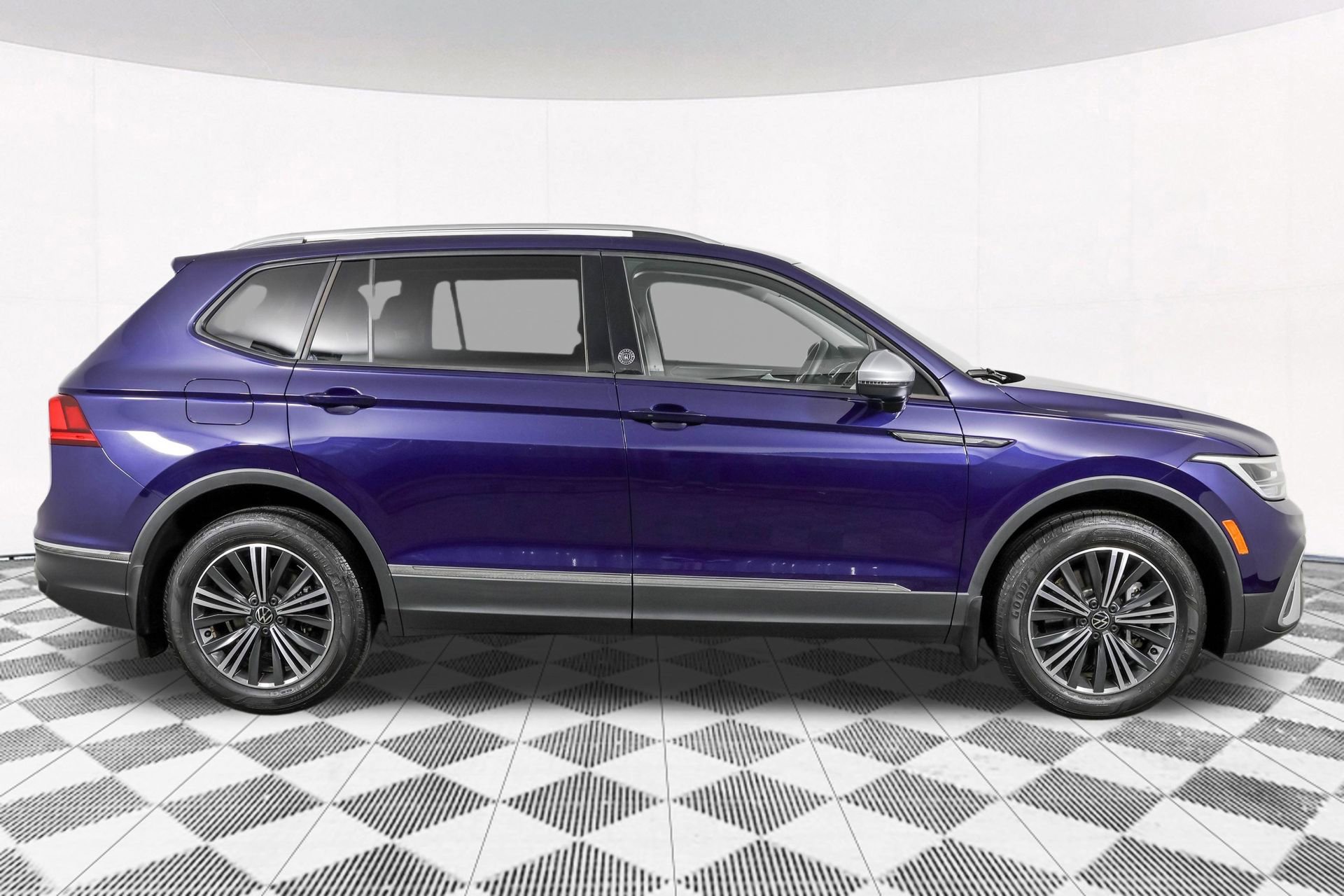 Used 2024 Volkswagen Tiguan Wolfsburg Edition w/ Panoramic Sunroof Package AWD/4WD image 16