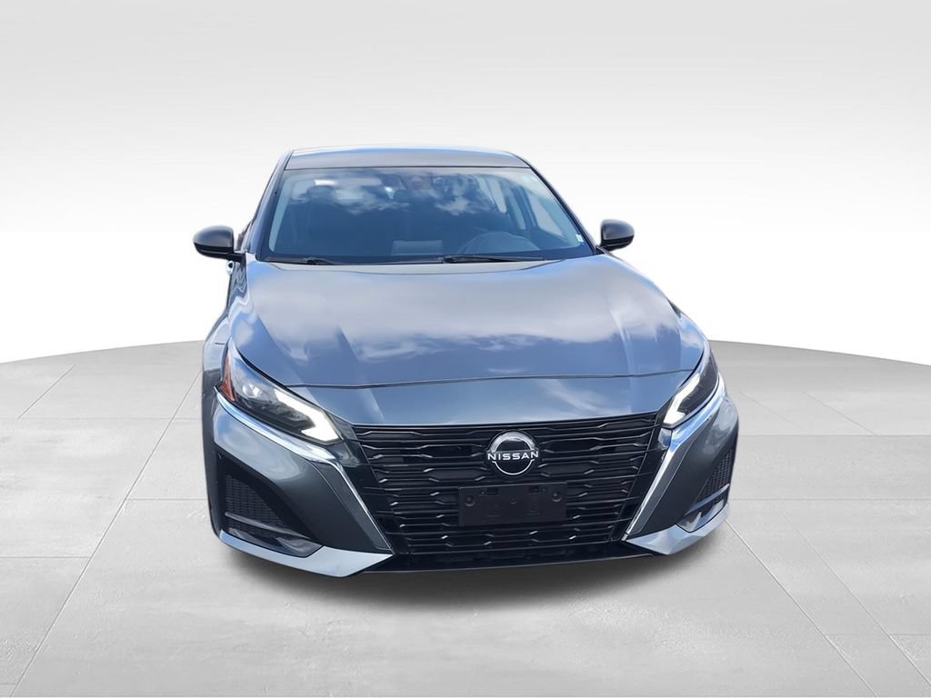 Used 2024 Nissan Altima 2.5 SV FWD image 3