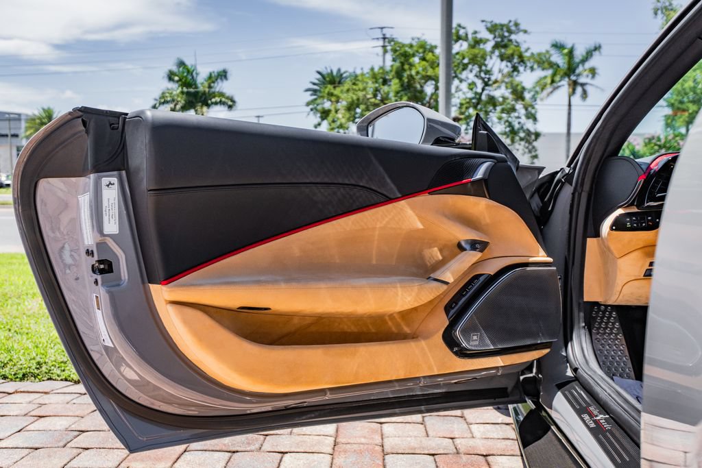 Used 2022 Ferrari Roma RWD image 21